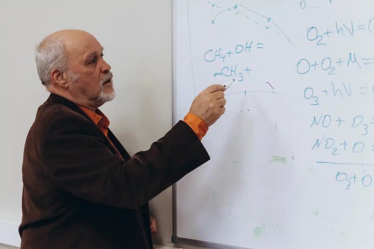    Евгений Розанов у себя в лаборатории в СПбГУ / © Центр научных коммуникаций МФТИ, Нелли Ниязова