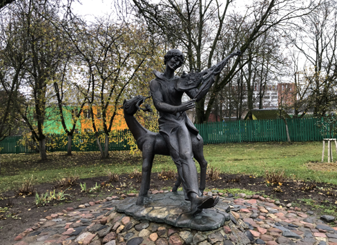 Витебск подарил миру талантливого живописца Марка Шагала. Его авангардные произведения искусства окружают мифы и легенды, созданные как почитателями таланта художника, так и его  критиками