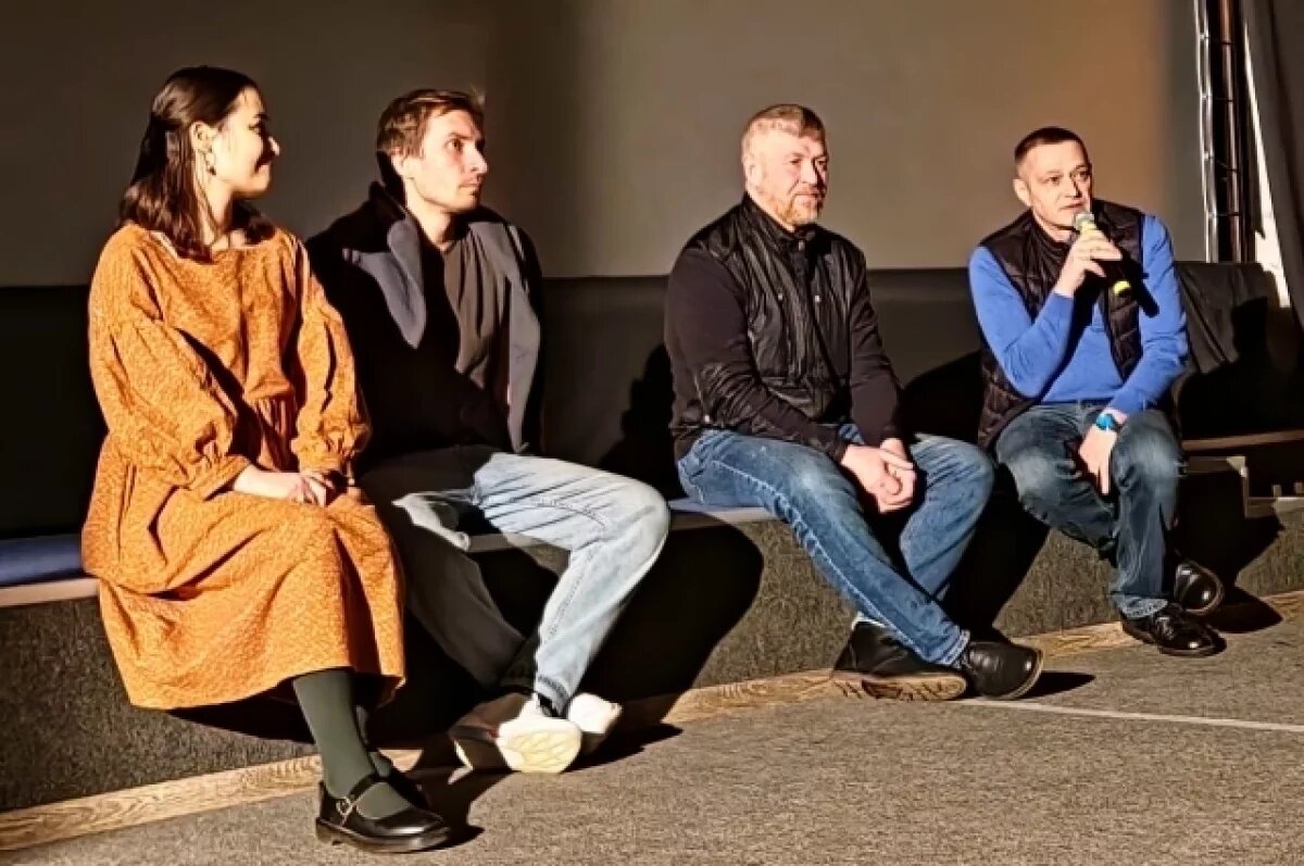    Показ состоится в 13:00.