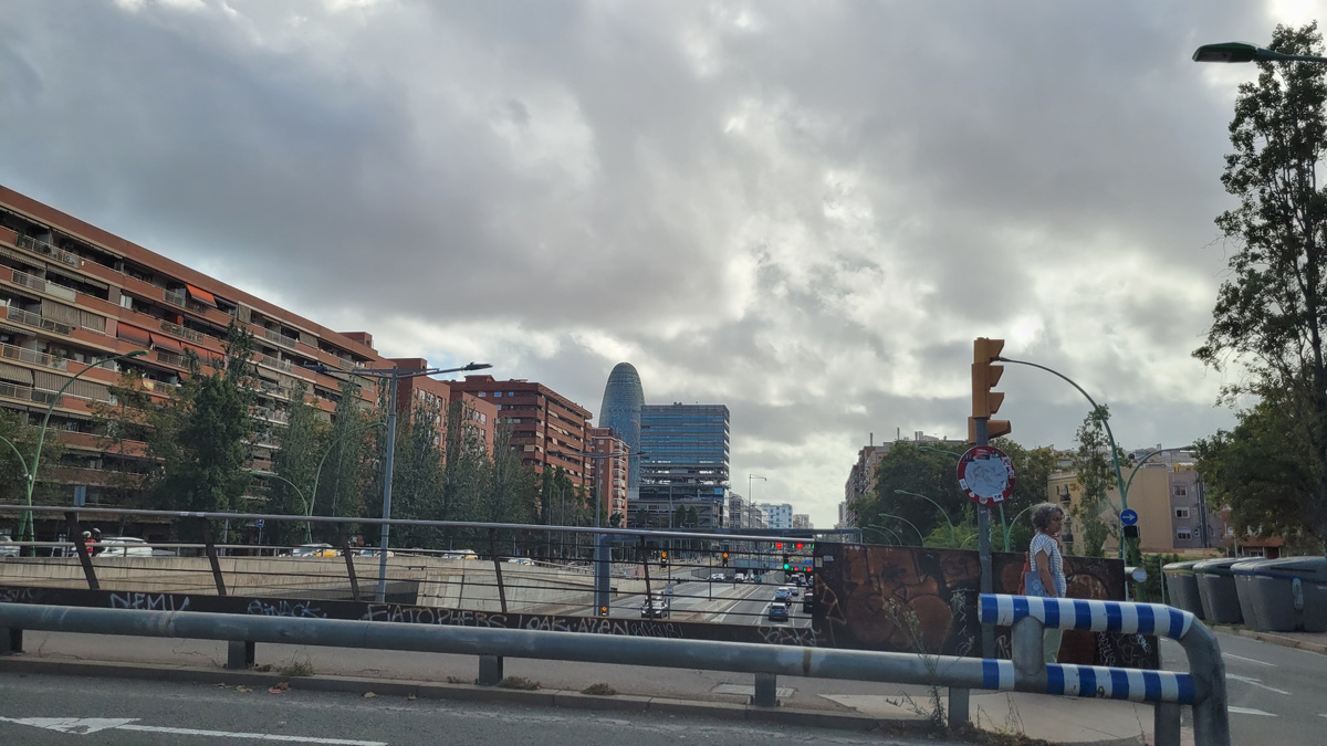 Примерно вот так нас встретила Барселона, но потом распогодилось. 