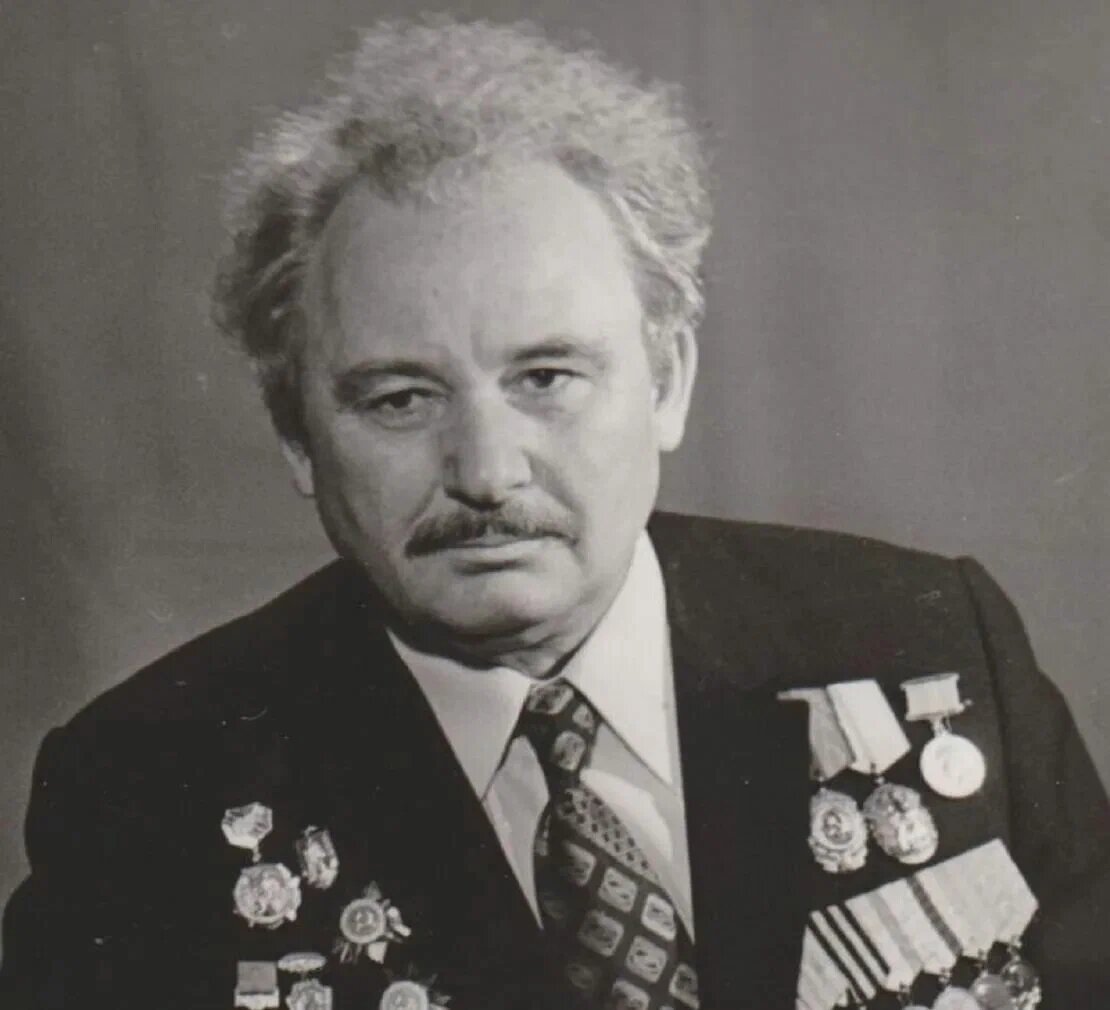 Автор романа "Война" И. Ф. Стаднюк. (1920-1994г.)