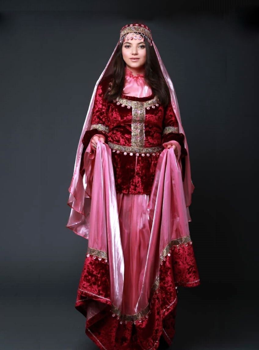 Национальная азербайджанская одежда. Листайте галерею.