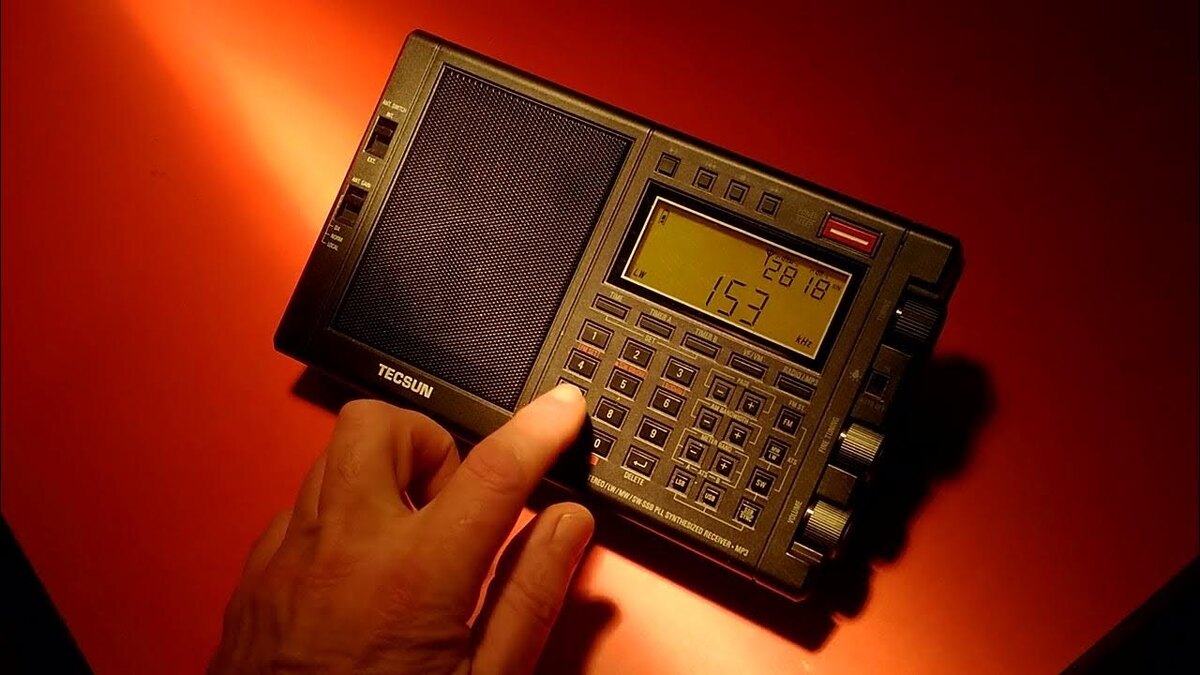 Tecsun PL-990. YouTube