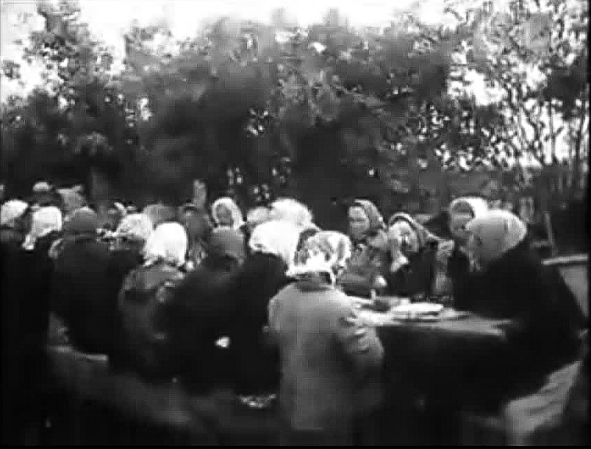 Застолье после строительства хаты