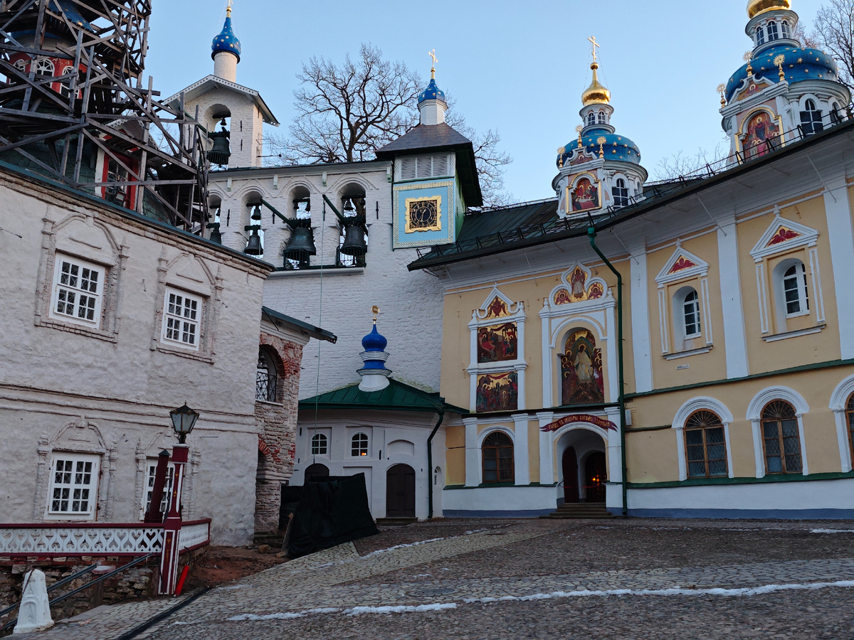 Вид на колокольню.