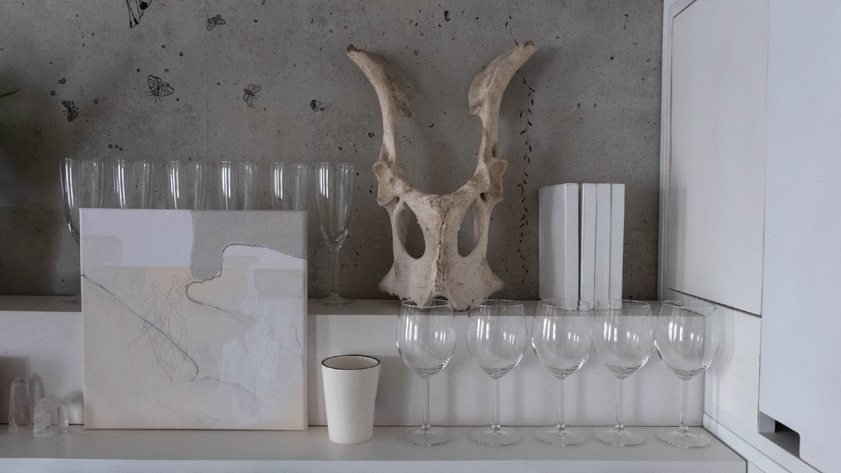 Картина "Долгий телефонный разговор с проводом на зарядке". Холст, акрил.