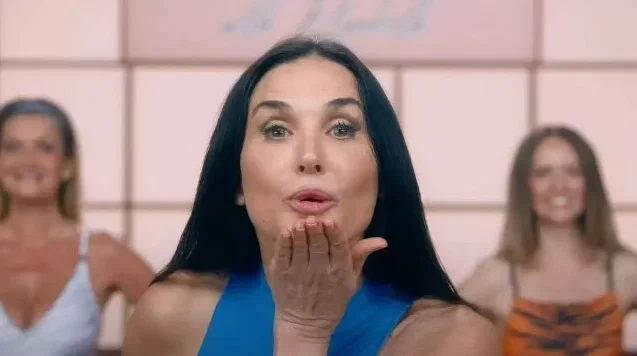 Элизабет Спаркл (Деми Мур)