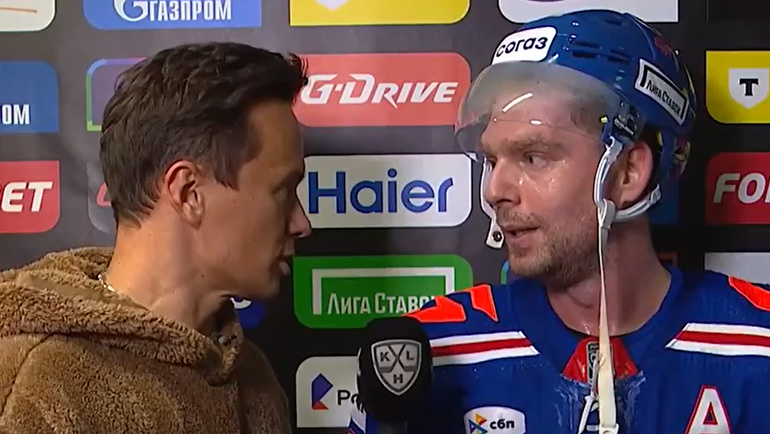    Комик Илья Соболев и форвард СКА Евгений Кузнецов.Скриншот видео