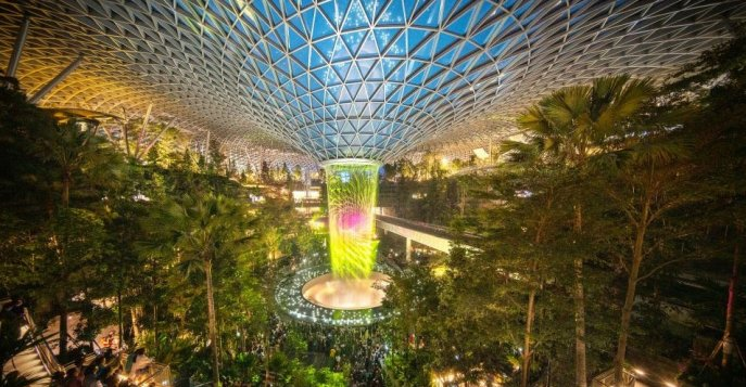 Сингапурский аэропорт, такое можно сделать используя фторполимеры.