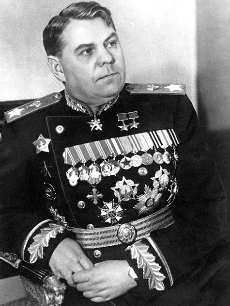 Александр Михайлович Василевский (1895—1977) — начальник Генерального штаба (1942—1945), Маршал Советского Союза (1943).