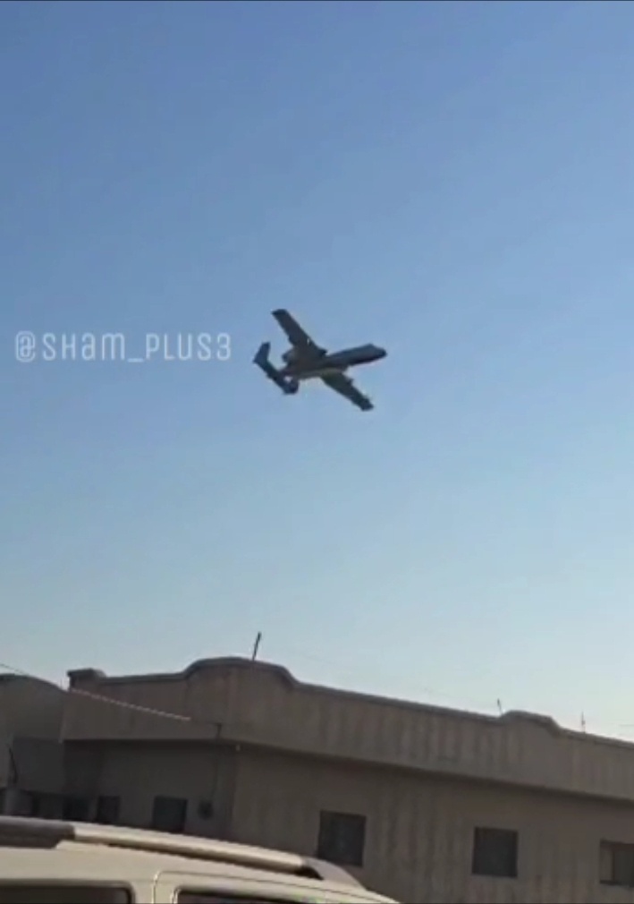 Штурмовик А-10 Thunderbolt ВВС США наносит удары по позициям армии Сирии в провинции Дейр-эз-Зор