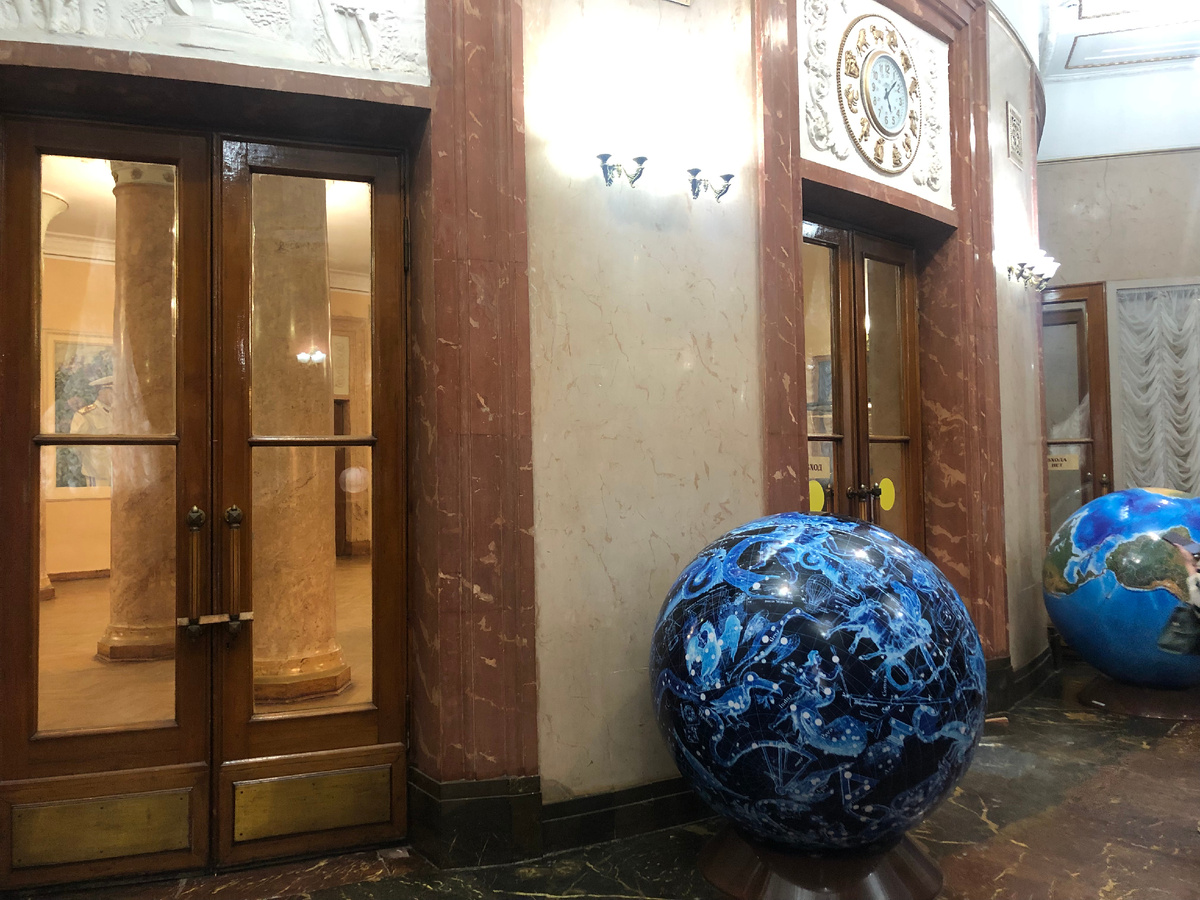 Вход в Волгоградский планетарий