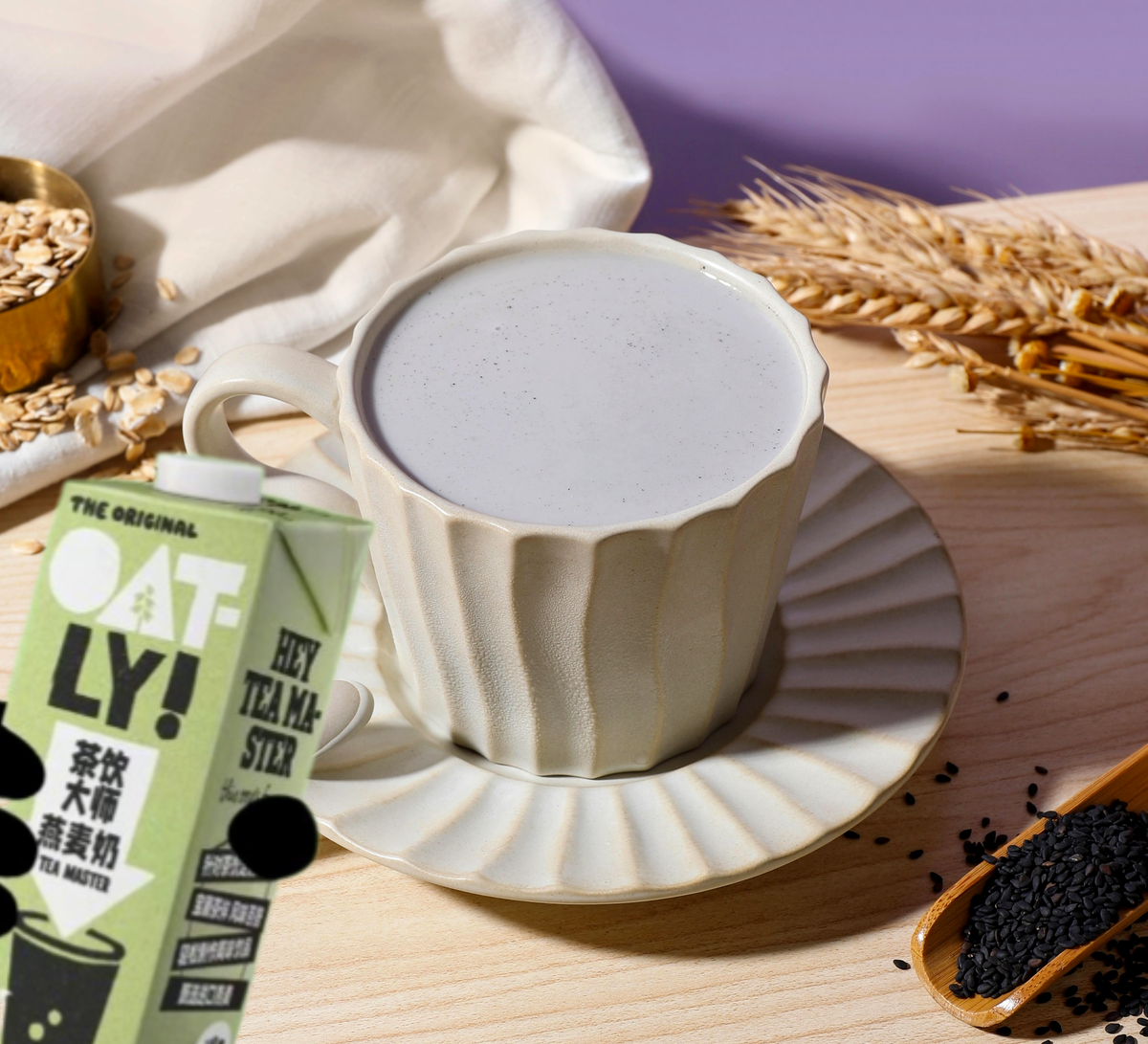 Горячее молоко "Чёрный Кунжут". Рецепт недели от Oatly Tea Master