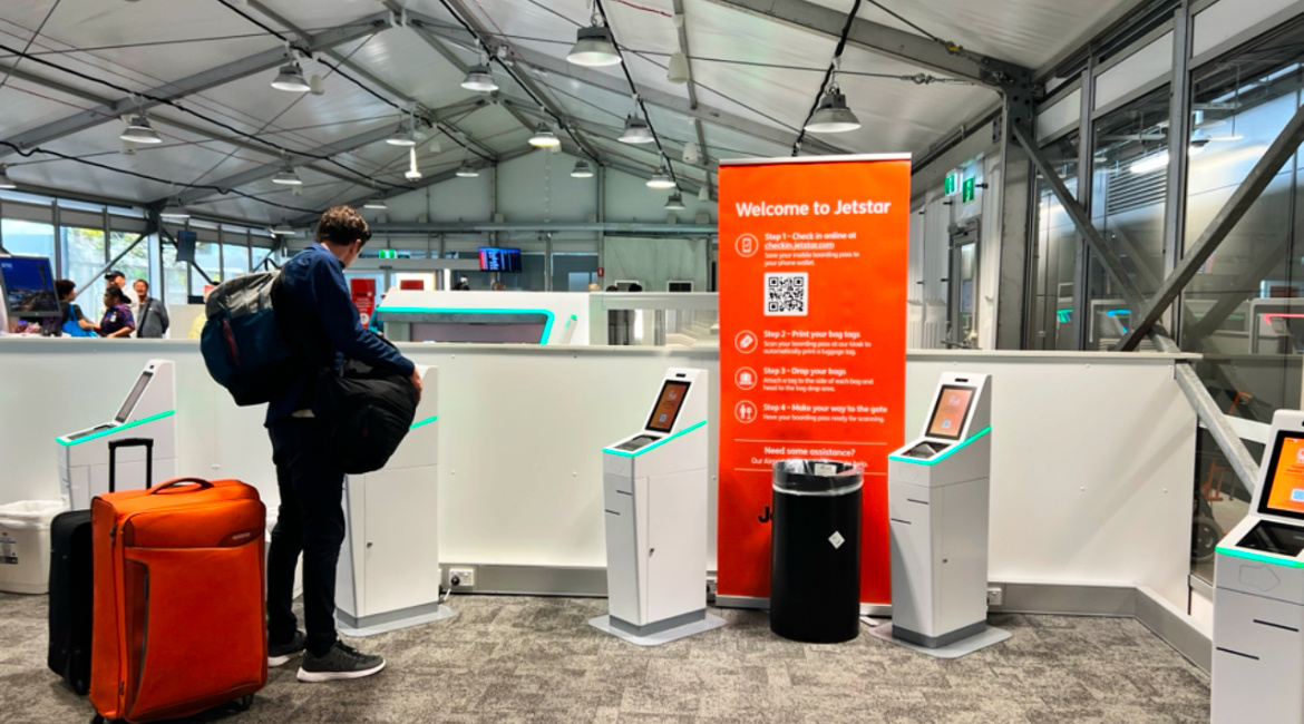 Стойки для регистрации. Если нет багажа и на рейс зарегистрировался - можно ничего не брать, просто идти на посадку.