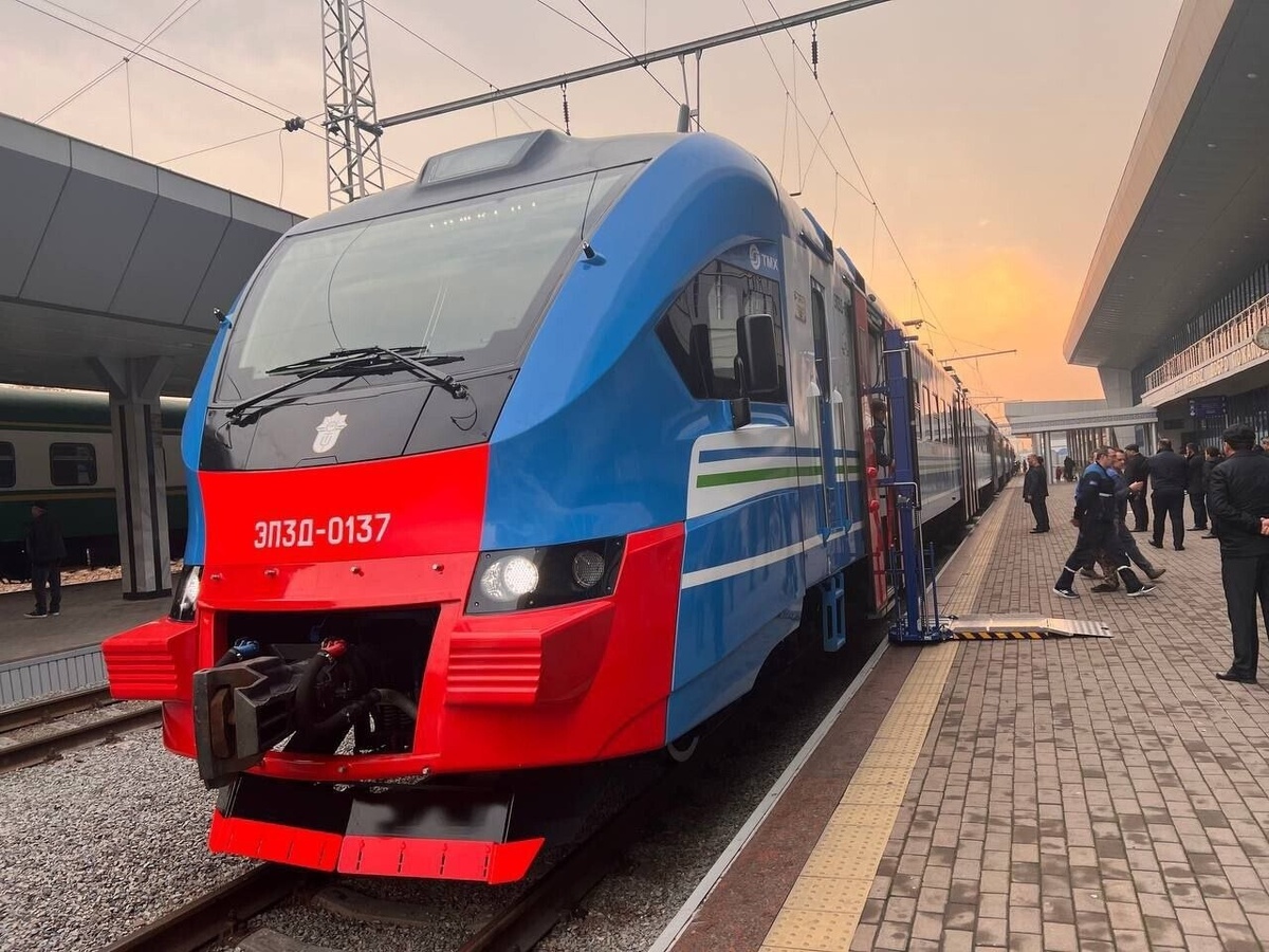 Электропоезд переменного тока ЭП3Д, поставленный в Узбекистан. Источник: tashkentuzb1/VK
