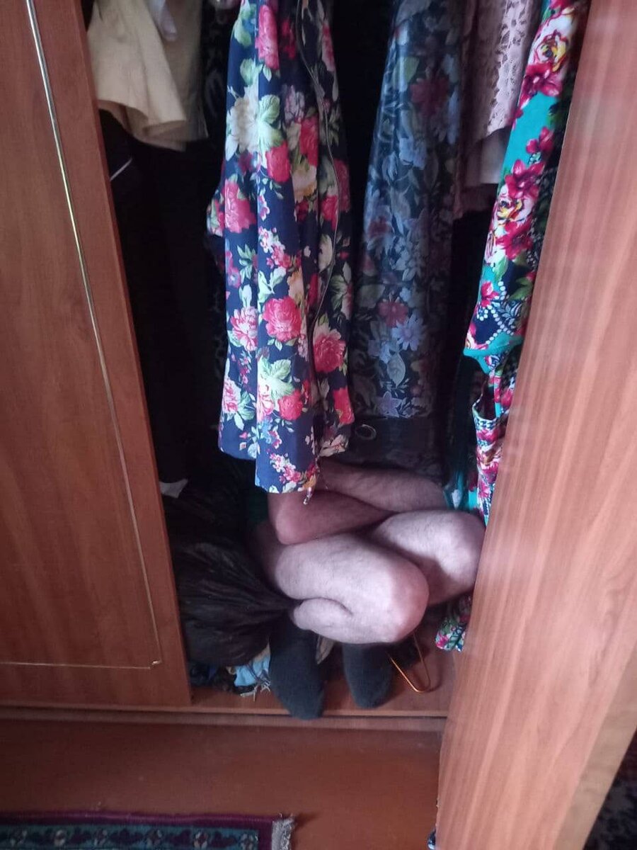   В шкафу у бабушки. Фото пресс-службы УФССП по Омской области