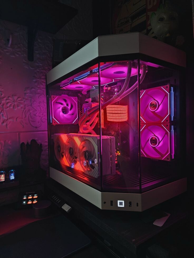 На обложке Hyte Y60