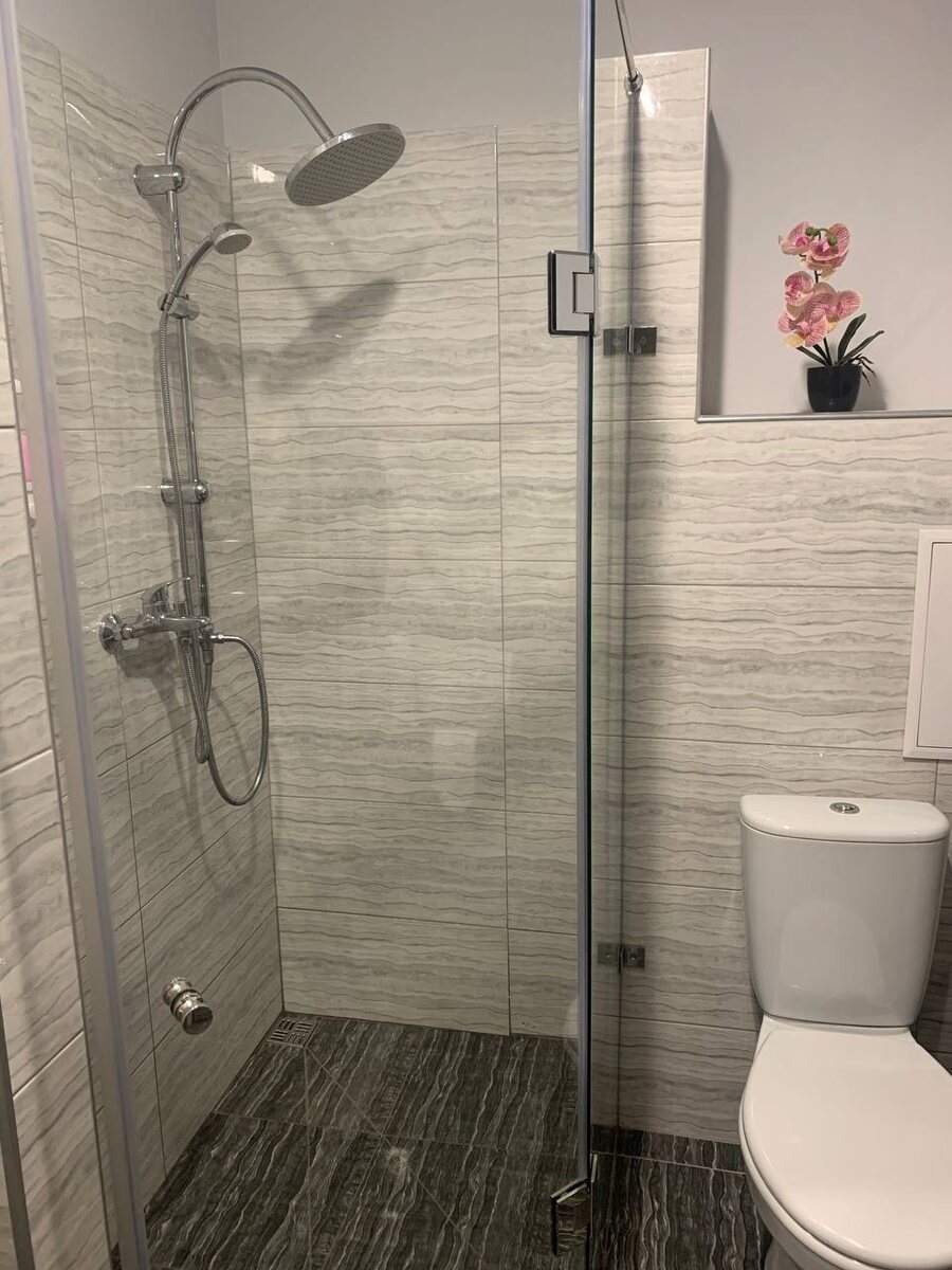 Ванная с душевой кабиной