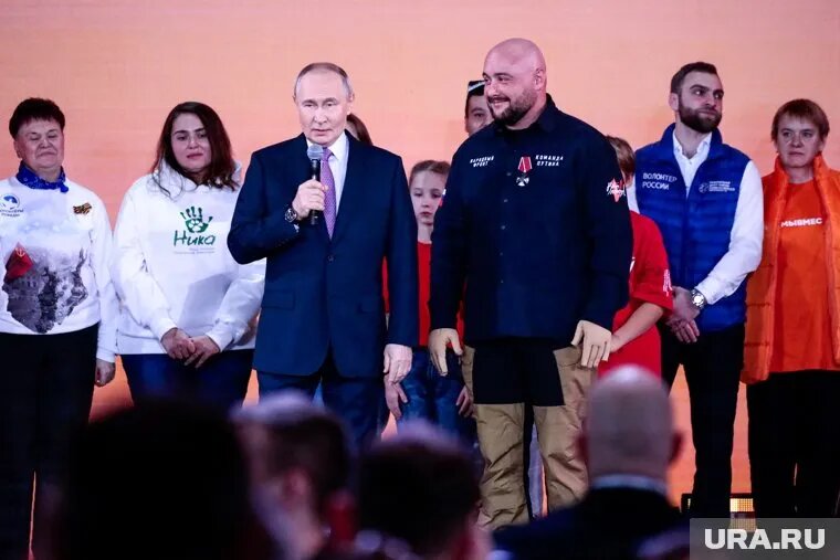 Президент РФ Владимир Путин приветствовал лучших волонтеров года в России. Фото: Роман Наумов © URA.RU