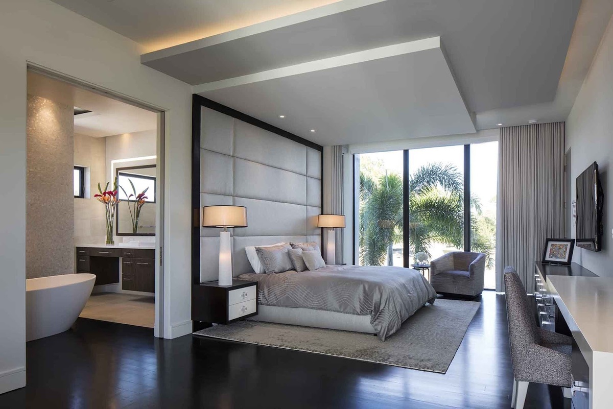 Планировка мастер-спальни с панорамными окнами