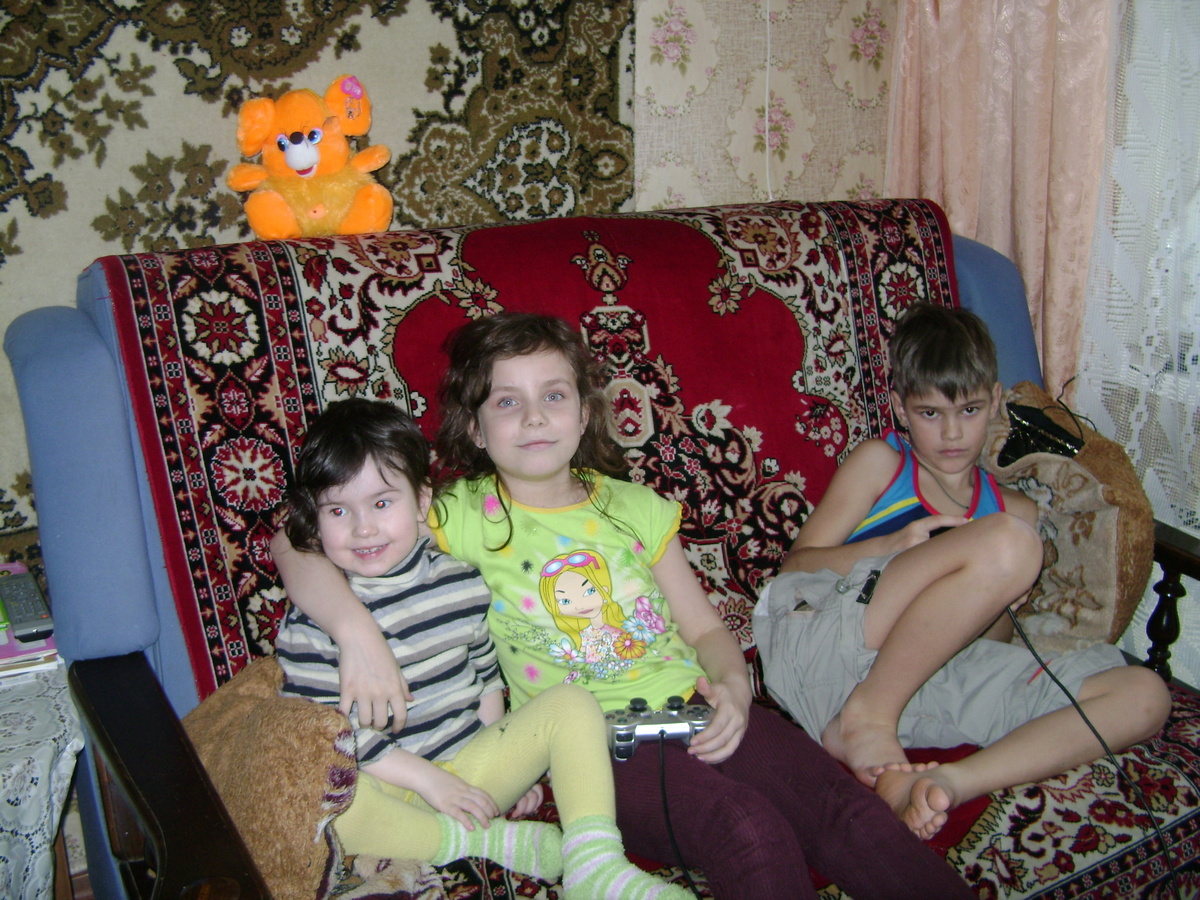 Ну куда без ковра на стене. 