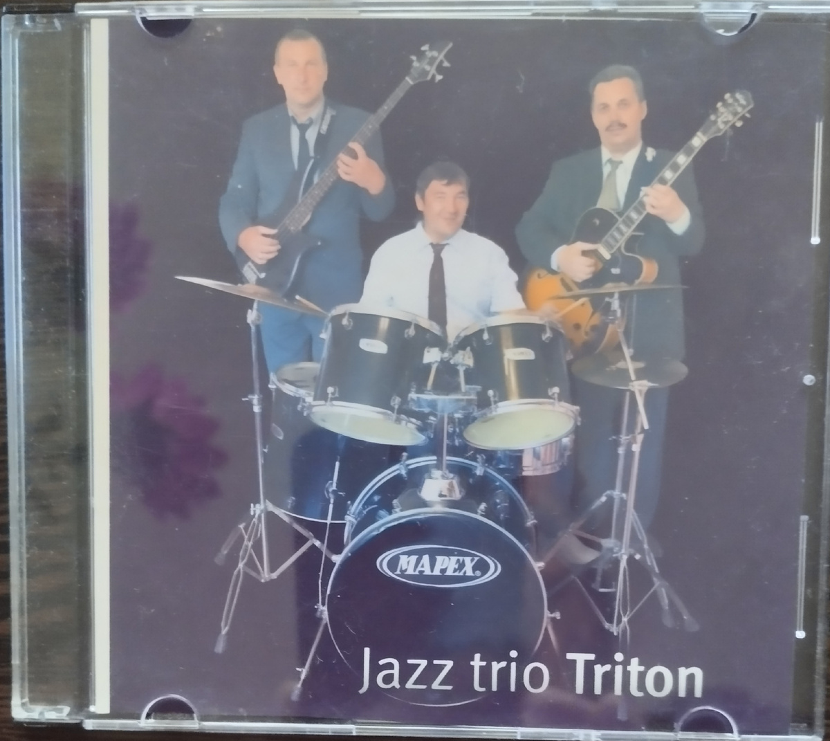 Один из двух компак дисков выпущенных в свет ограниченным тиражом. На нём классика джаза в стиле би-боп, босанова и немного свинга. 