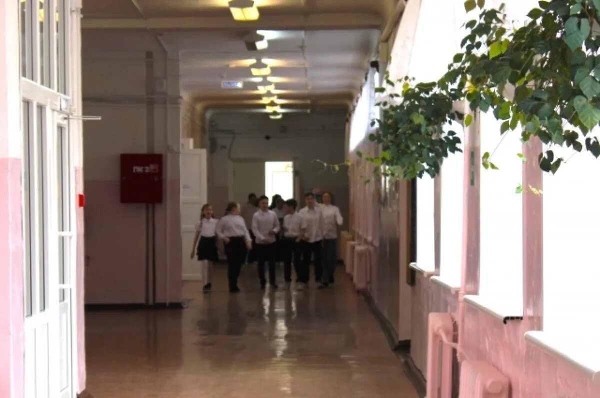    Прокуратура: в Екатеринбурге учитель ударила школьника за музыку на уроке