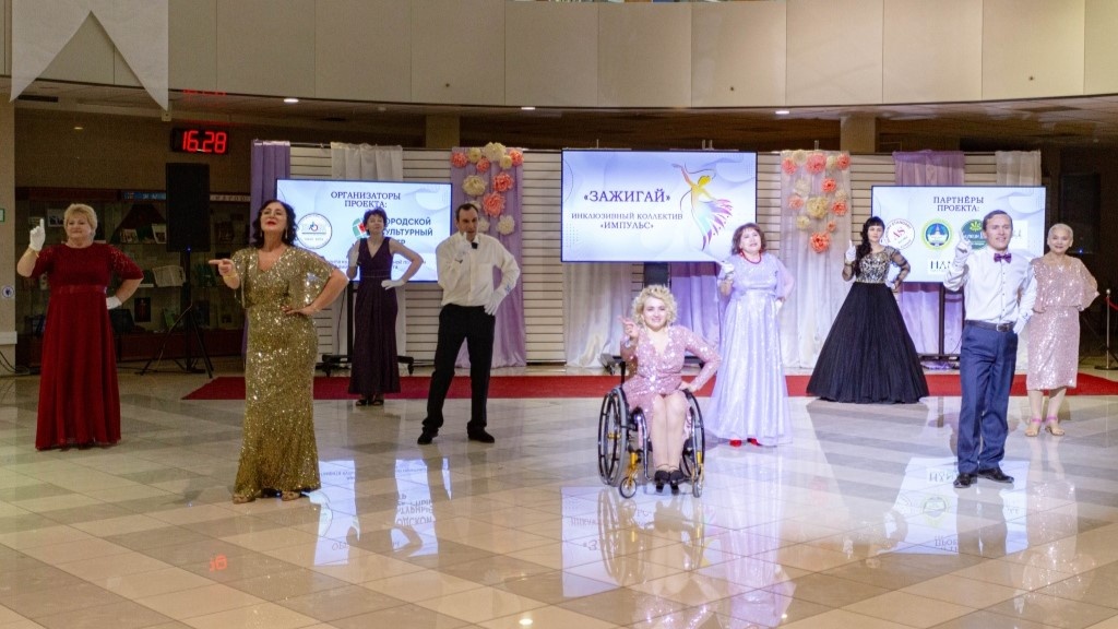    В Сургуте выбрали короля и королеву инклюзивного бала