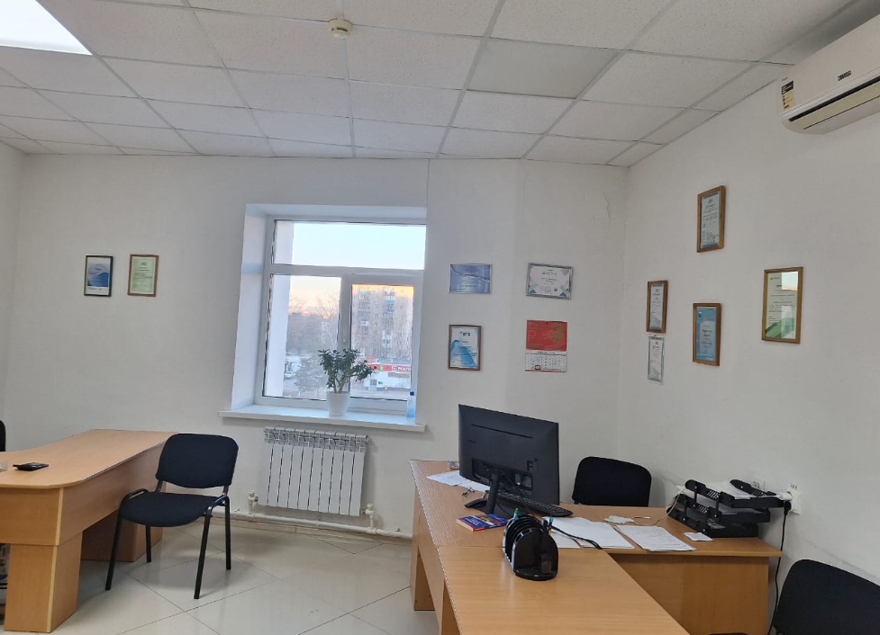 Вот такой офис предлагали, но как оказалось с соседством с еще троими людьми )) Я такое не хочу..