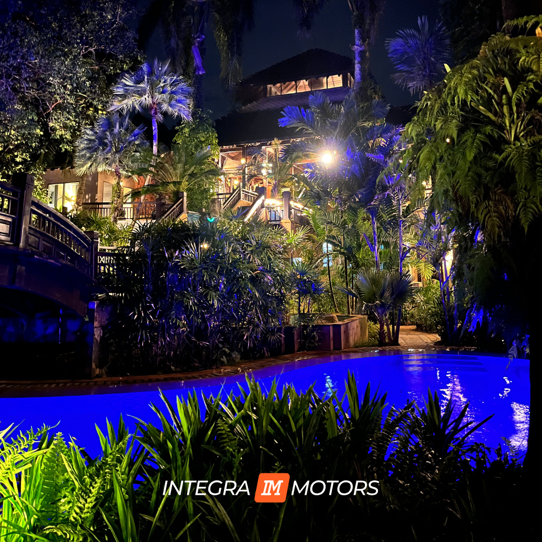 Территория комплекса отеля "The Hotspring Beach Resort and Spa"