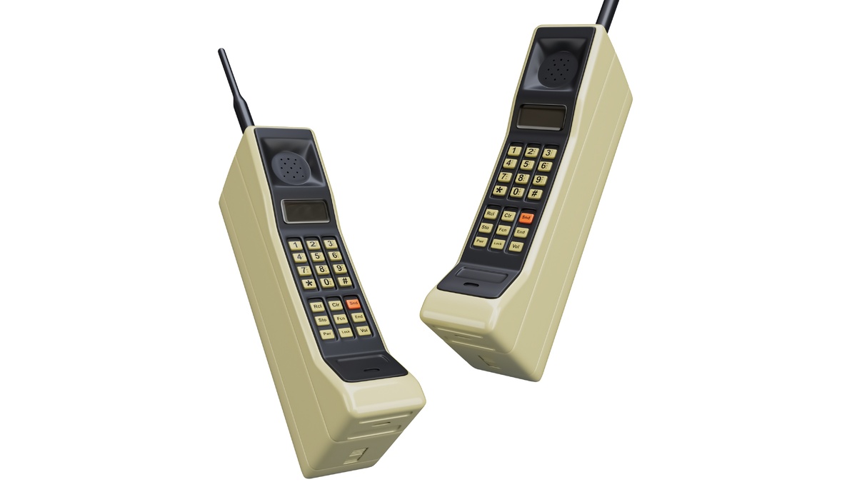 Motorola DynaTAC 8000X - первый мобильный телефон
