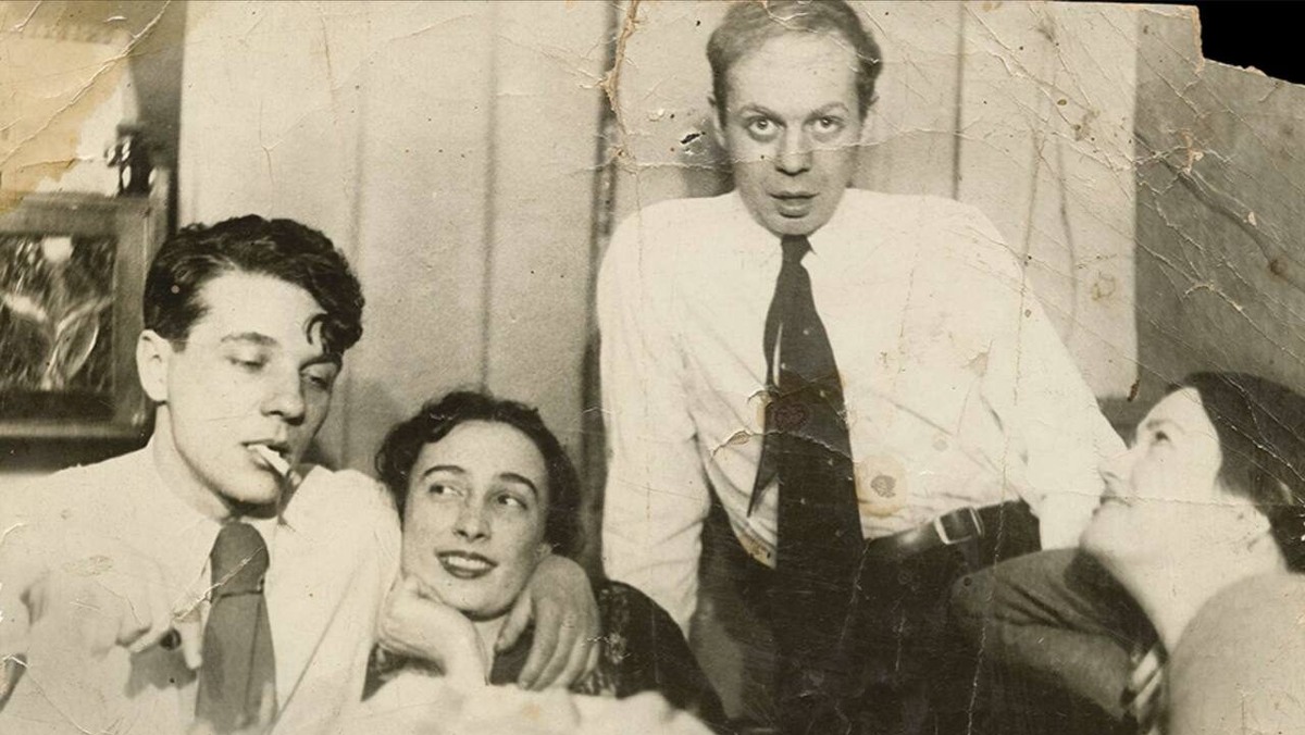    Слева направо: А. Введенский, Г. Викторова, Л. Липавский, Т. Липавская. Фото: https://ggallery.ru/exhibitions/vvedenskij/