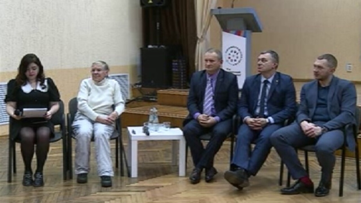    В педколледже прошла "Деловая встреча" ветеранов курского спорта и заслуженных тренеров со студентами