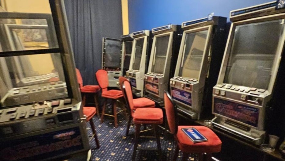    Обстановка в нелегальном казино, работавшем в съёмной квартире на Разъезжей улице в Петербурге, декабрь 2024 года. Автор фото: Пресс-служба ГСУ СК РФ по Петербургу