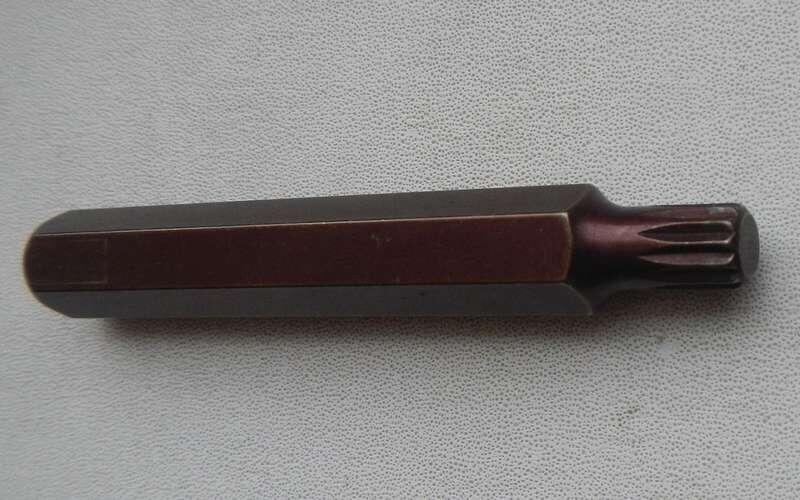    Недорогую биту Spline M8 рекомендуем держать в наборе инструмента владельцам автомобилей VAG. Без нее самостоятельно дверные замки не снять.