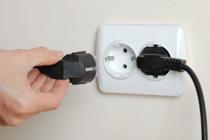     Что будет если подключить розетку к розетке