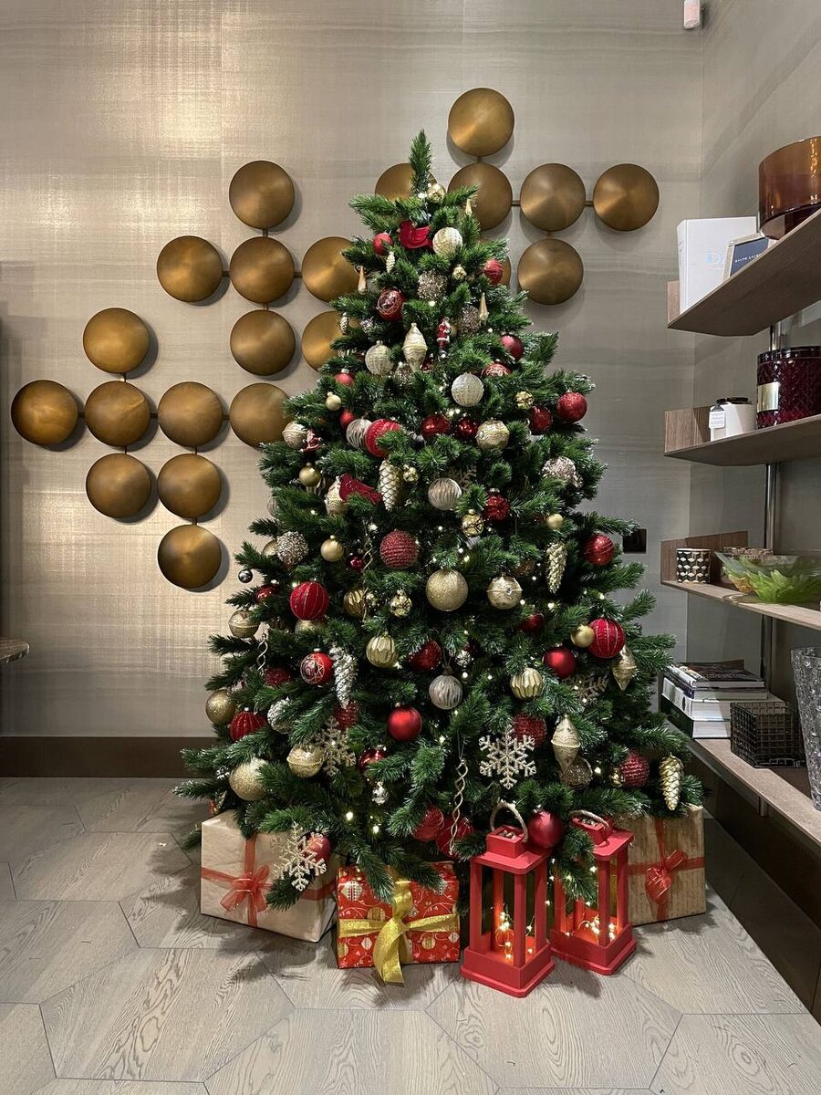 Выполнено декораторами Me Decor