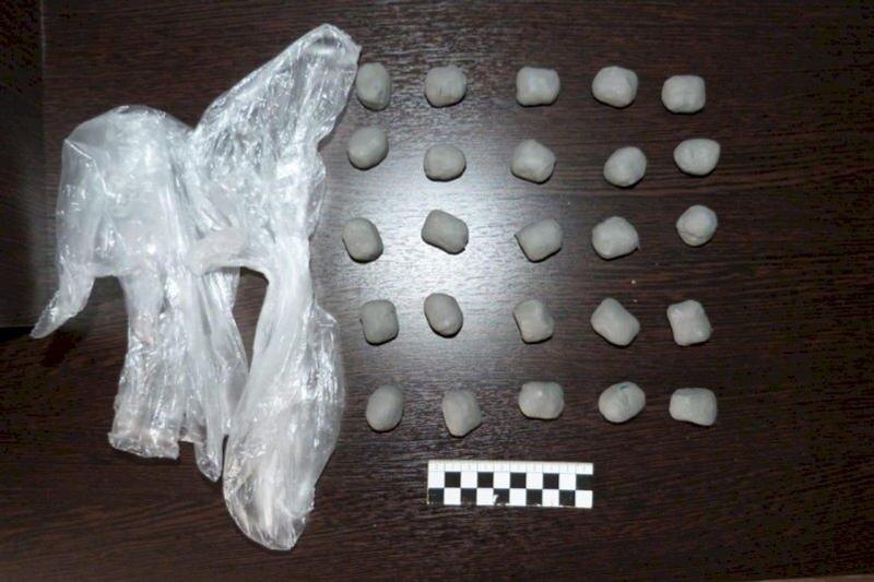    Валерий Горелых / Большая часть наркотиков завозится в область извне