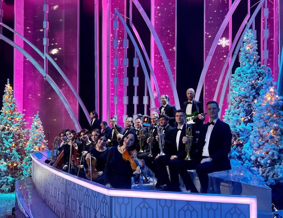    На телеканале «Россия» артисты выступают в сопровождении оркестра соцсети