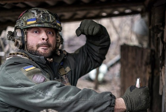    Солдат ВСУ в зоне боевых действий