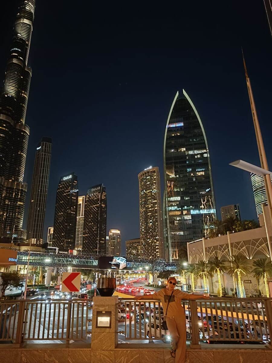 Дубай вечером