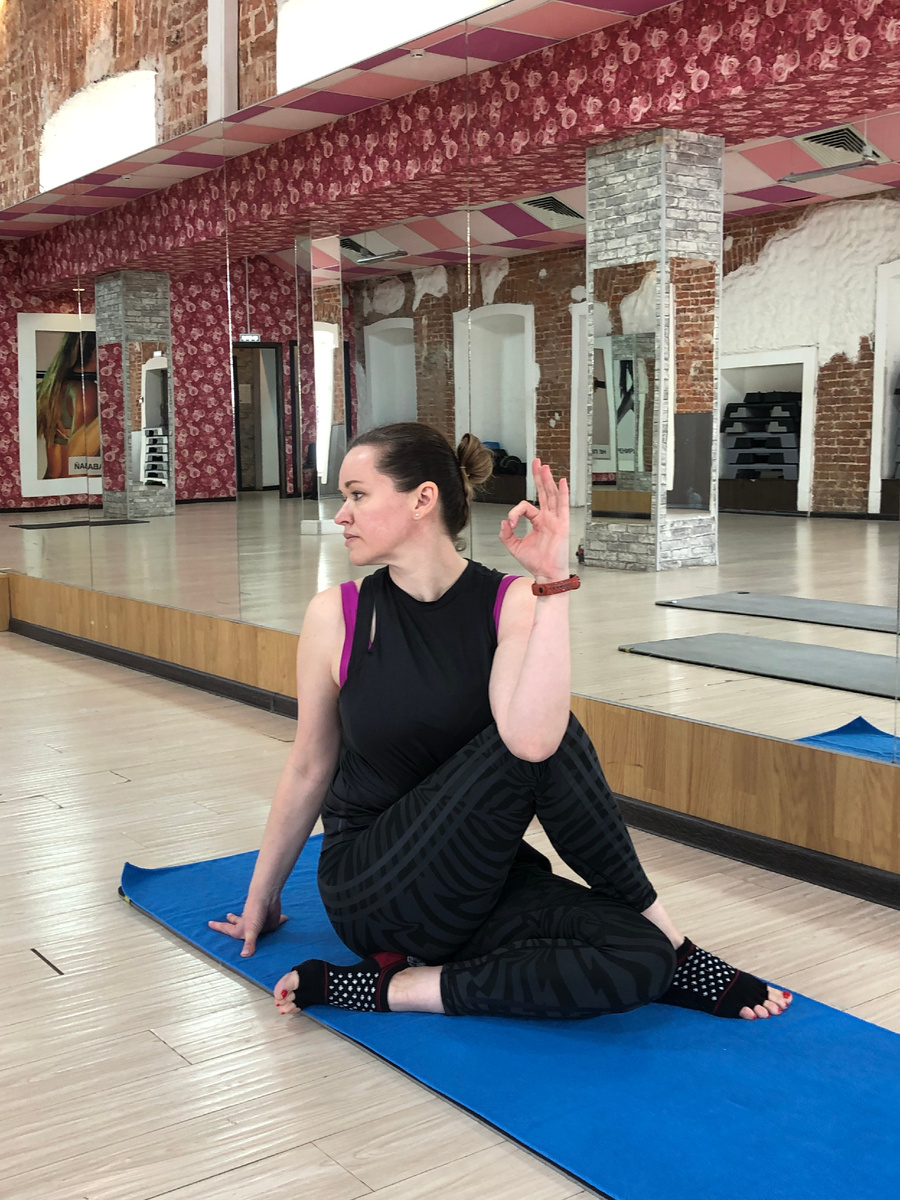 Ардха Матсиендрасана (половинная поза Короля рыб). Фото из личного архива