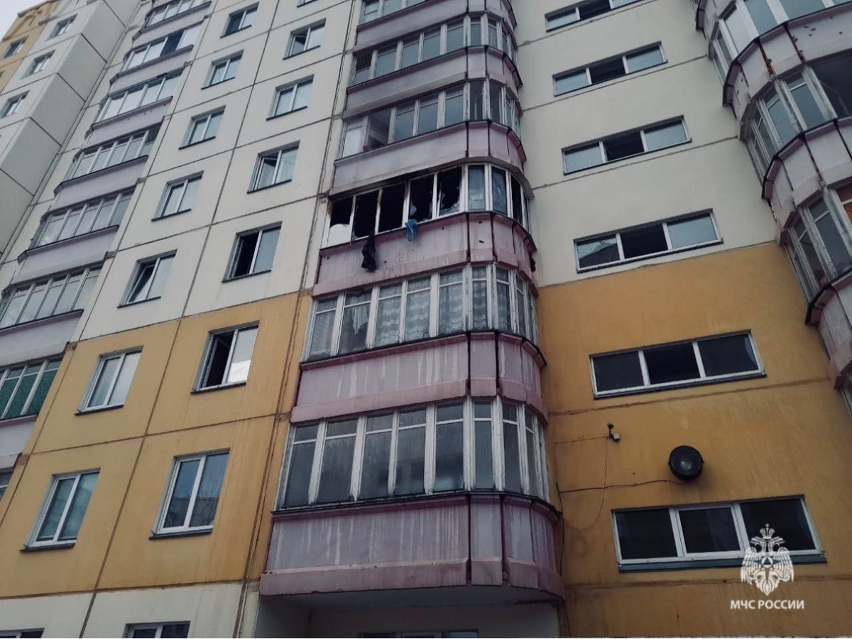    Пожар разгорелся на 4-м этаже © МЧС России по Пермскому краю