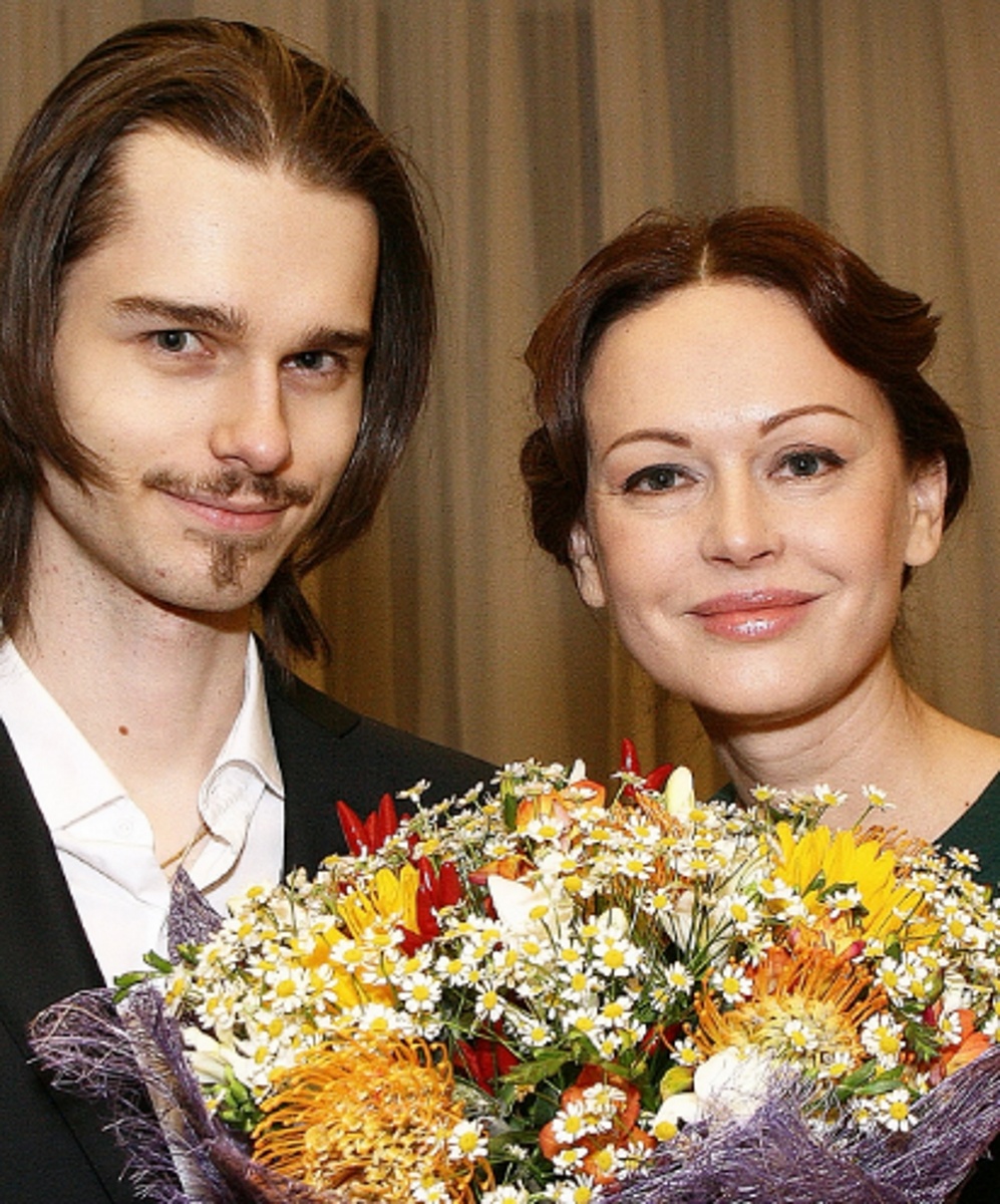 Ирина Безрукова с сыном Андреем. Фото: соцсети