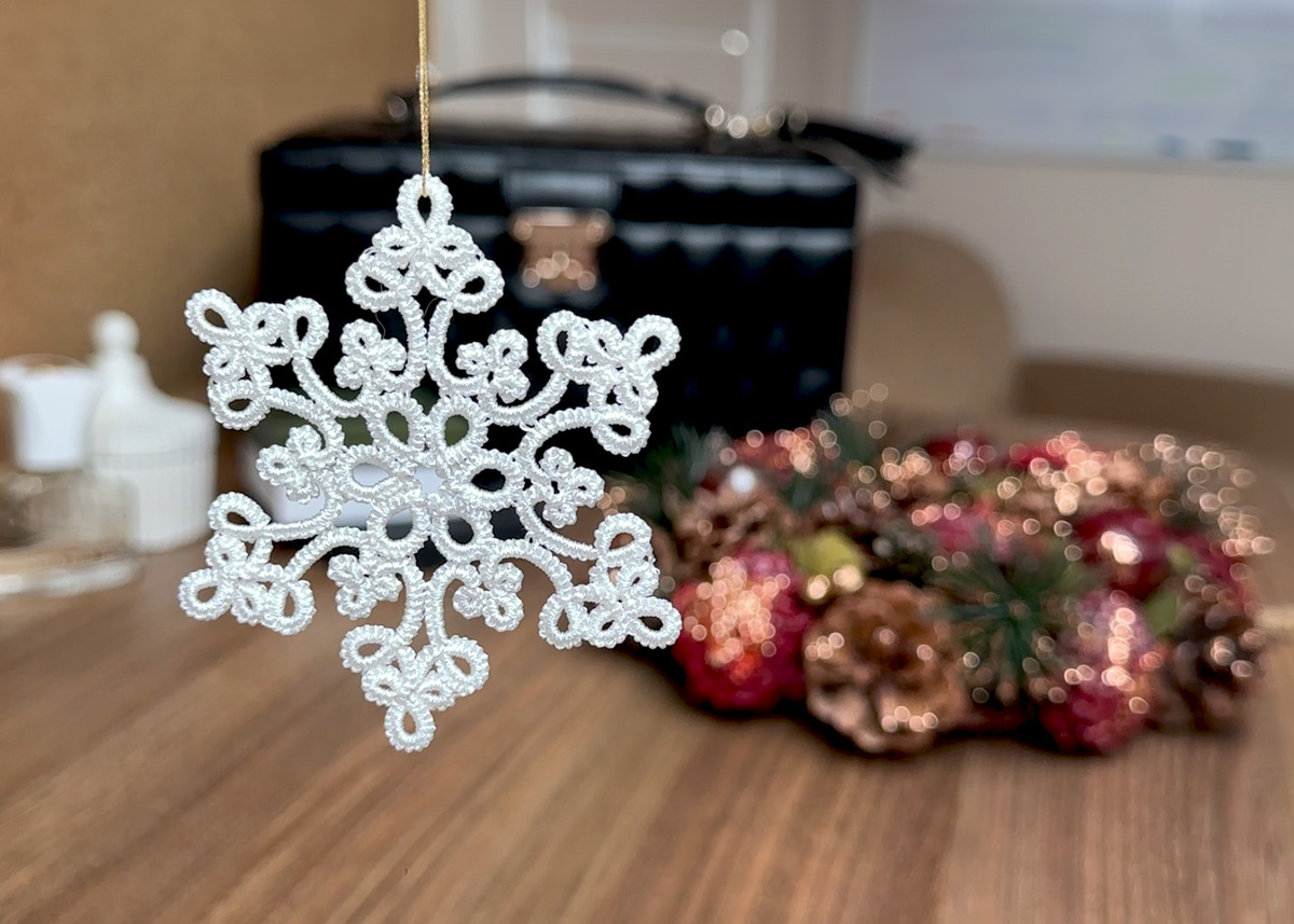 Снежинка в технике фриволите