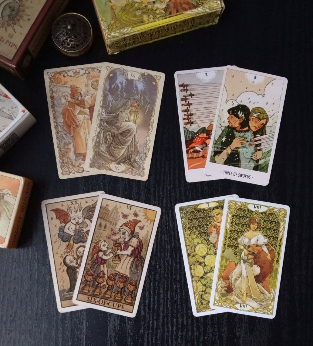 Ответ смотрим на колодах таро А.Мухи, Белого божества, Триумфальной Луны и Золотого Арт-Нуво 