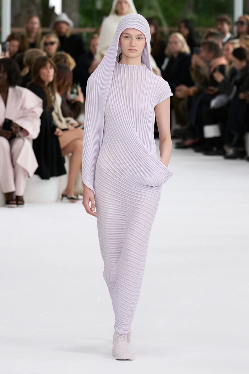 Issey Miyake Spring 2025
