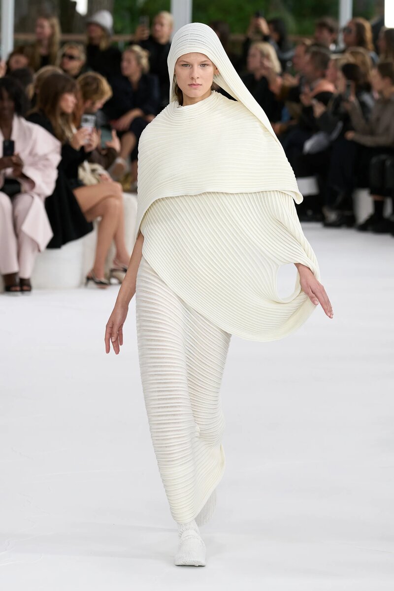 Issey Miyake Spring 2025
