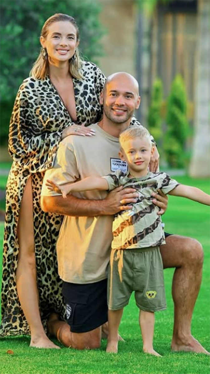 Кристина и Андрей Черкасовы с сыном Святославом. Фото: соцсети Кристины Черкасовой