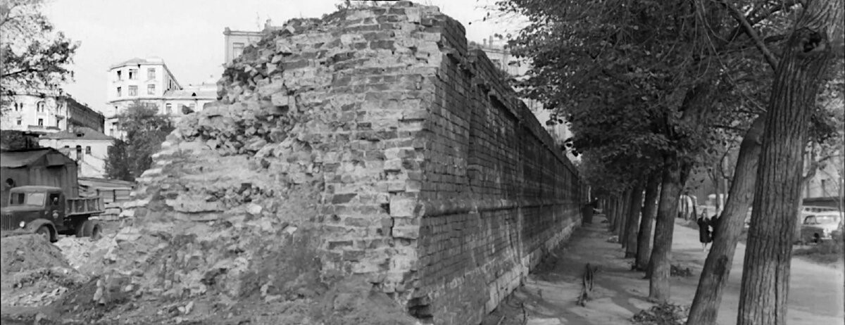 Китайгородская стена (листайте далее)